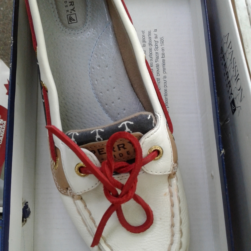 Gently used Speedy top sides shoes 8M